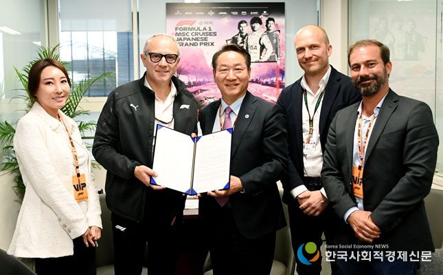 4월 6일 일본을 전격 방문한 유정복 인천시장이 스즈카 그랑프리에 참석 중인 포뮬라 원 그룹(Formula One Group)의 스테파노 도미니칼리(Stefano Dominicali) CEO 등 F1 책임자 등을 만나 F1 인천 그랑프리 개최 의향서를 전달하고 있다.