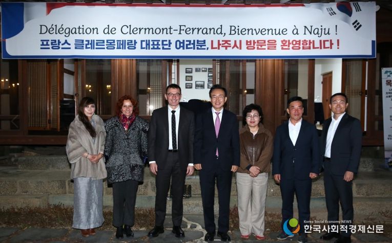 프랑스 클레르몽페랑의 제롬 오슬랑데르 부시장(왼쪽 세 번째)을 비롯한 3명으로 구성된 행정대표단이 3일간 나주를 공식 방문했다.