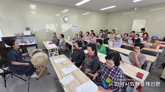 충주 문화도시센터 실버 대상 문화예술 교육 프로그램 국악과 창의적 나이듦