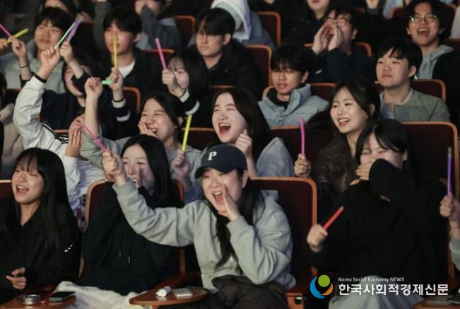 의왕 고3 청소년 힐링콘서트 <#OFF DAY>, 성공적 개최