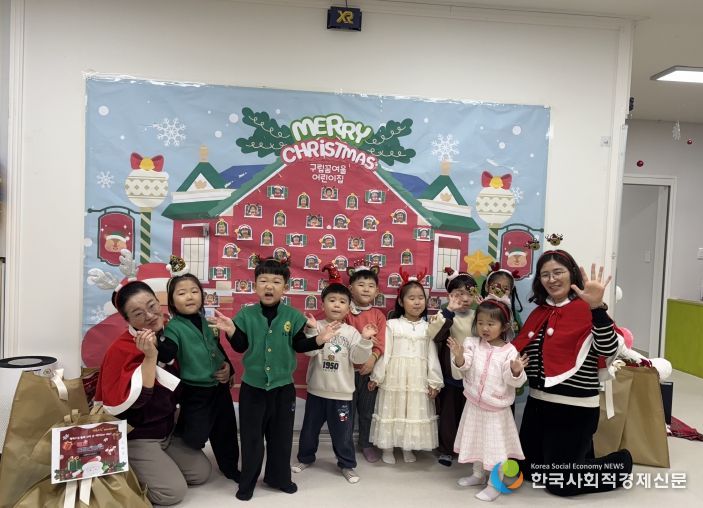 행복드림종합사회복지관 몰래산타 행사 사진.