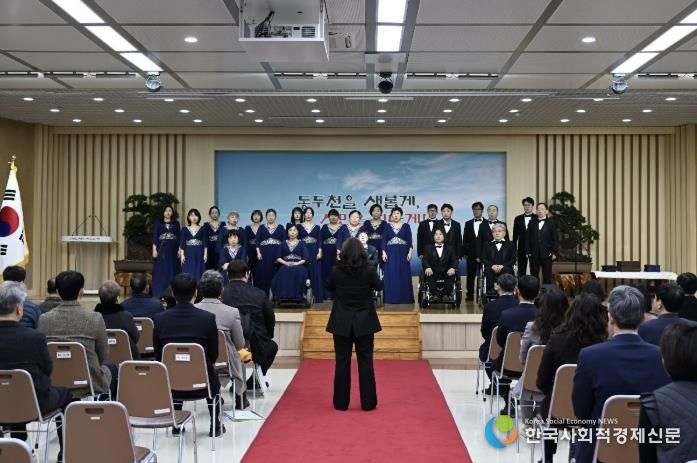 장애인합창단 '별들의 하모니' 동두천시청 월례조회서 울림 있는 식전공연 성료