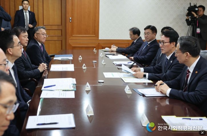 김민석 국무총리가 26일 세종대로 정부서울청사에서 열린 AI 악용 등 가짜뉴스 대응 관계장관회의에서 발언을 하고 있다.