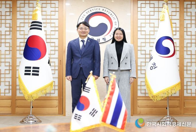 한-태국 국세청장회의(임광현 청장과 쿨라야 탄티테밋 청장)