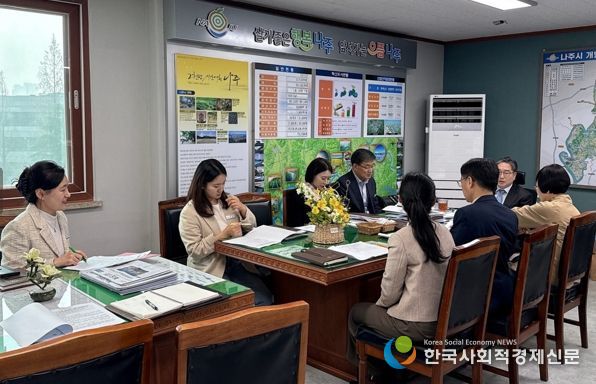 나주시가 지난 26일 강상구 권한대행 주재로 ‘지역밀착형 중앙부처 규제개선 과제 발굴 보고회’를 개최했다.