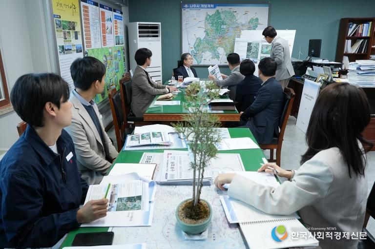 나주시가 지난 8일 부시장실에서 ‘나주역세권(KTX) 복합개발 기본구상 및 타당성 검토 용역 보고회’를 열고 사업 추진 상황을 점검했다.